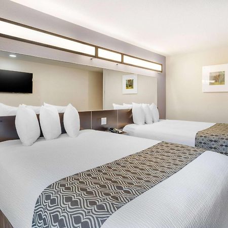 Microtel Inn & Suites By Wyndham Brooksville Ridge Manor Екстер'єр фото