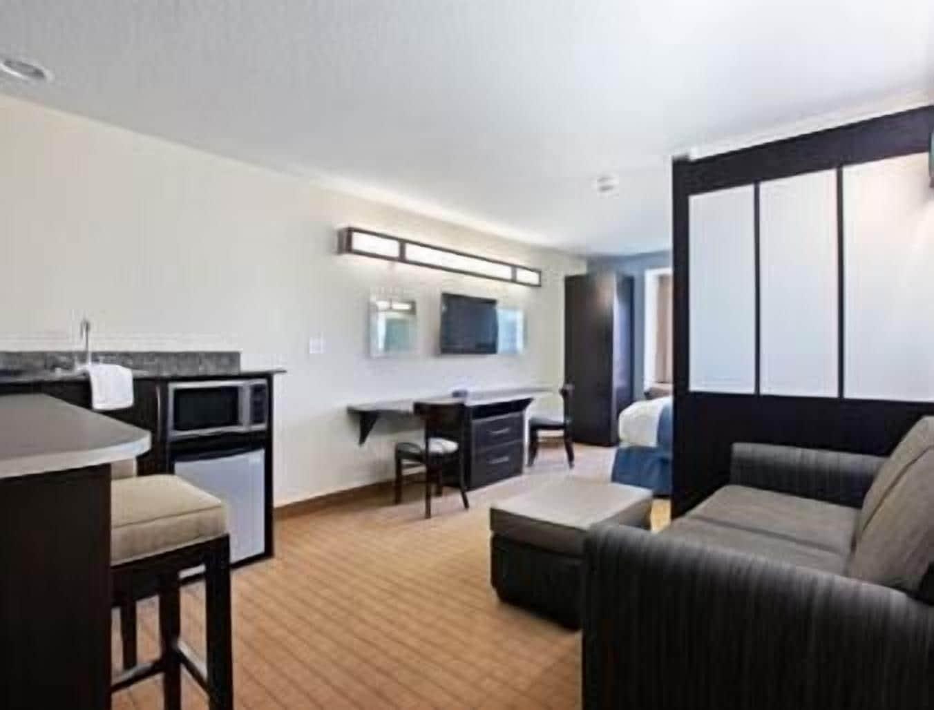 Microtel Inn & Suites By Wyndham Brooksville Ridge Manor Екстер'єр фото