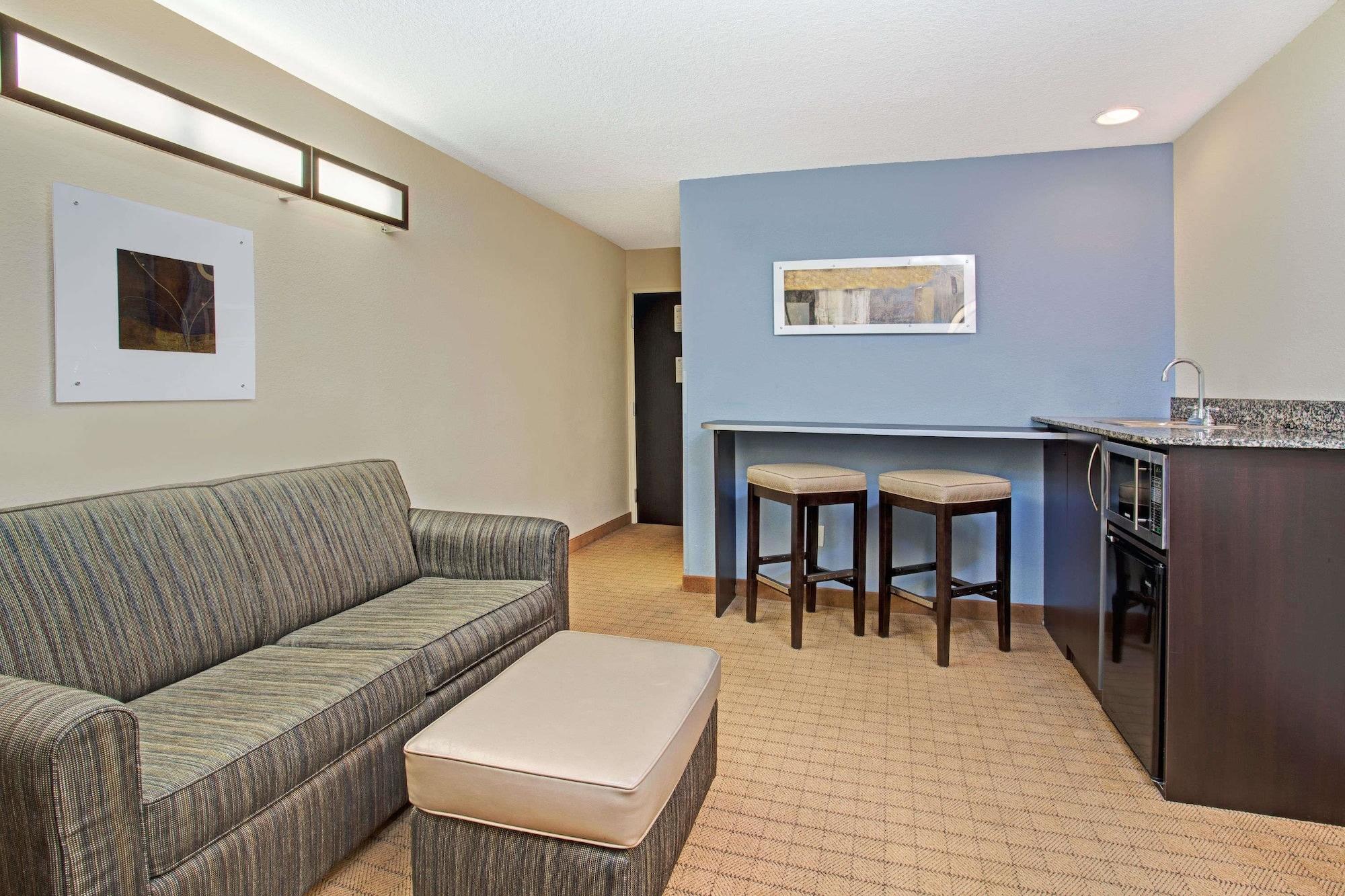 Microtel Inn & Suites By Wyndham Brooksville Ridge Manor Екстер'єр фото