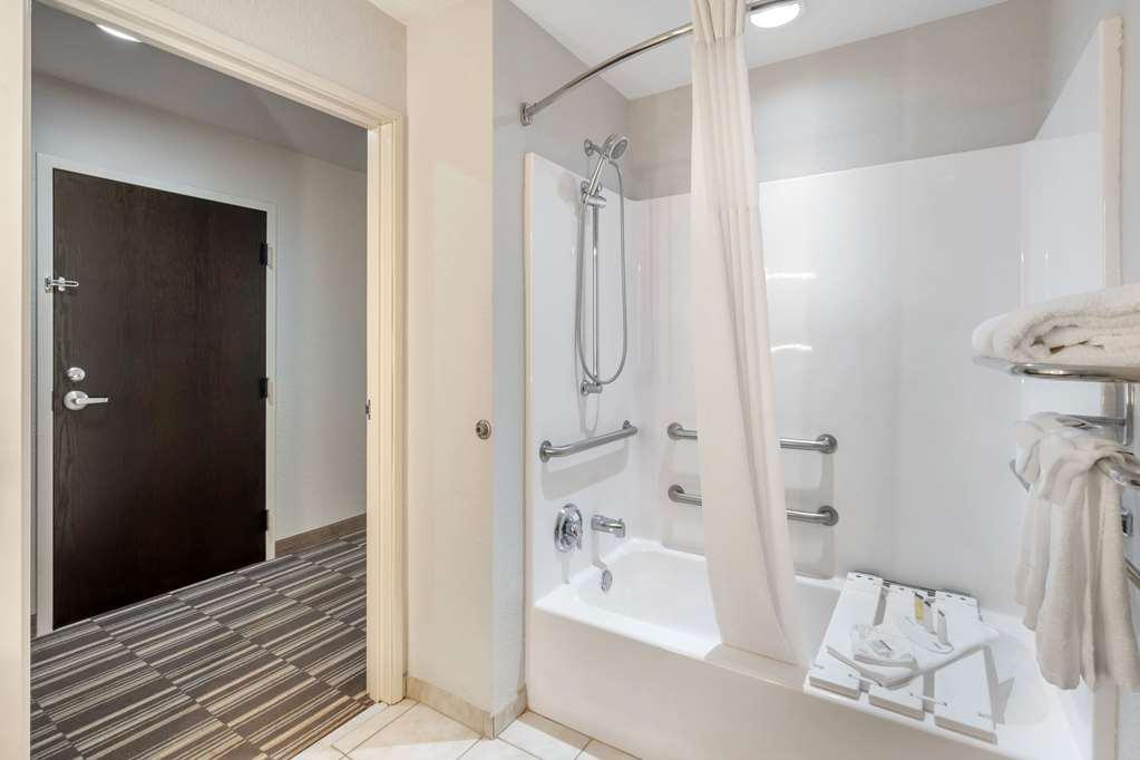 Microtel Inn & Suites By Wyndham Brooksville Ridge Manor Номер фото