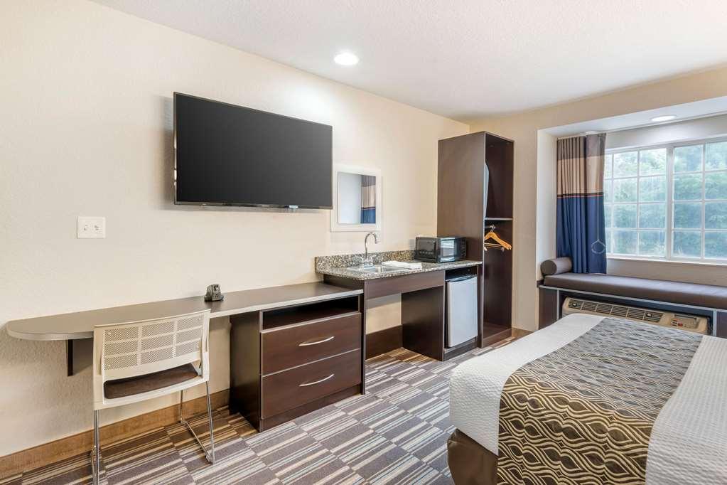 Microtel Inn & Suites By Wyndham Brooksville Ridge Manor Номер фото