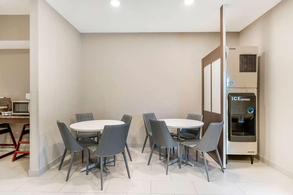 Microtel Inn & Suites By Wyndham Brooksville Ridge Manor Ресторан фото