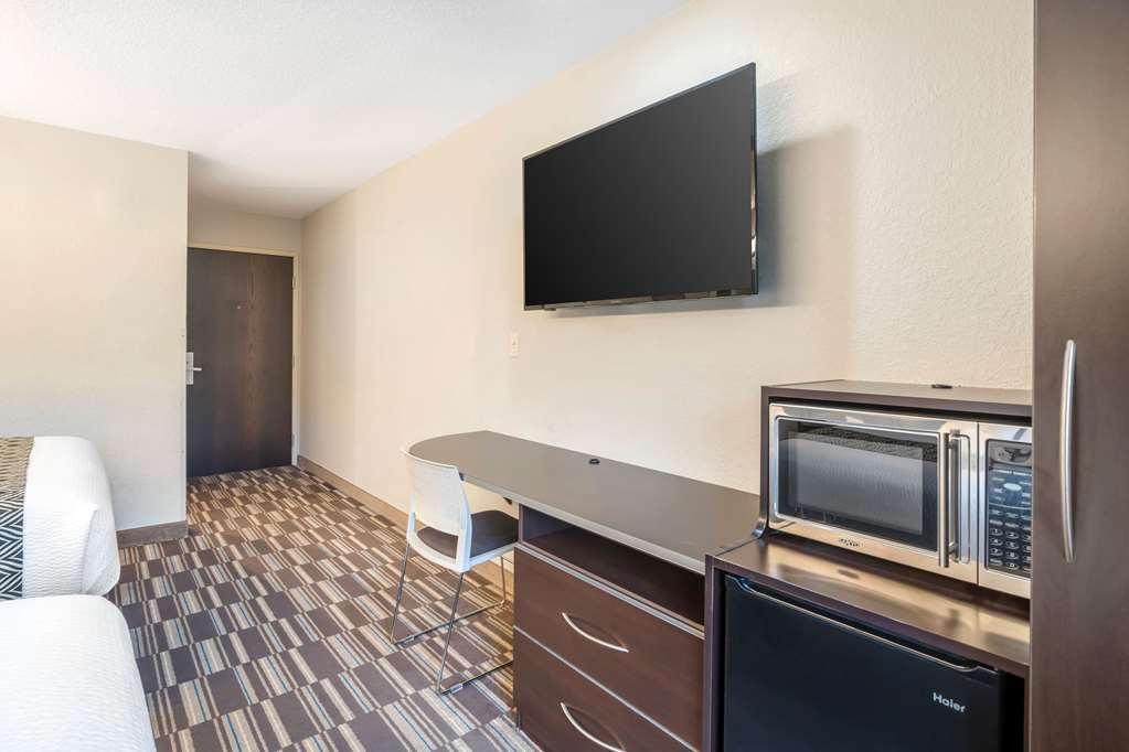 Microtel Inn & Suites By Wyndham Brooksville Ridge Manor Номер фото