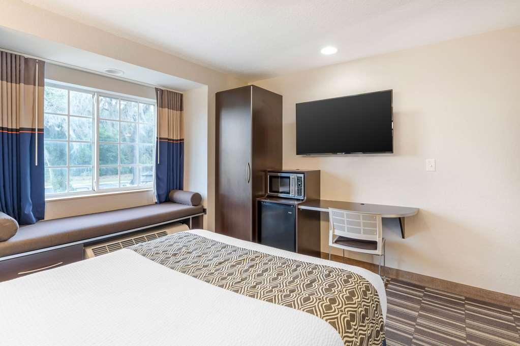 Microtel Inn & Suites By Wyndham Brooksville Ridge Manor Номер фото