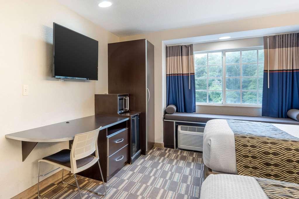 Microtel Inn & Suites By Wyndham Brooksville Ridge Manor Номер фото