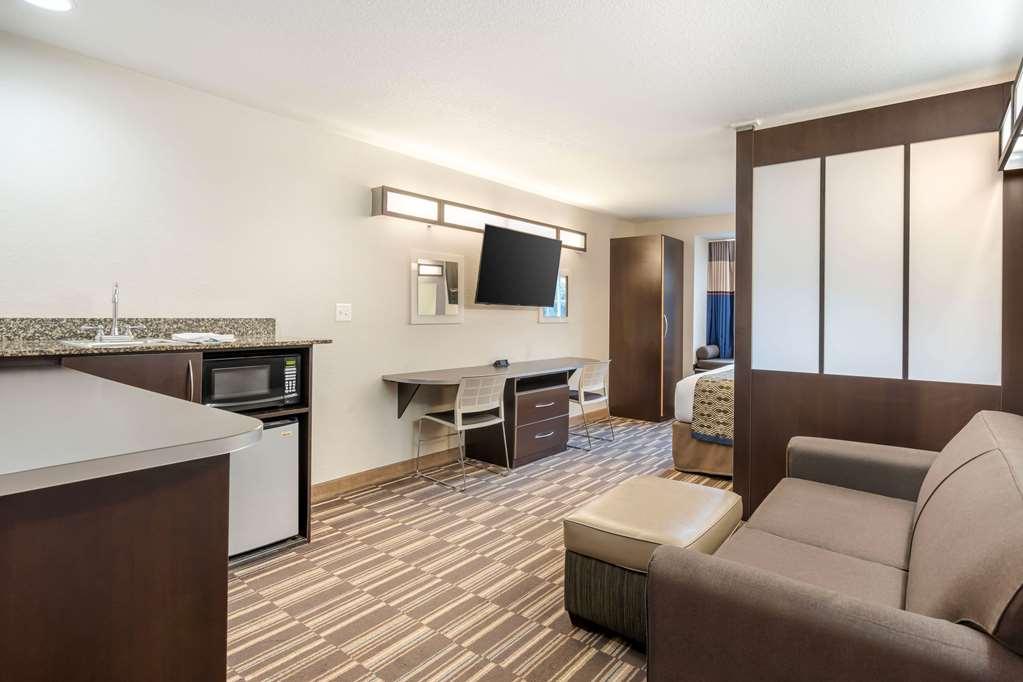Microtel Inn & Suites By Wyndham Brooksville Ridge Manor Номер фото