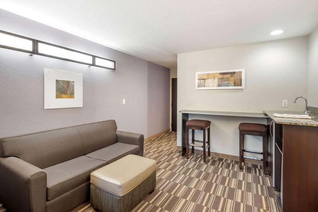 Microtel Inn & Suites By Wyndham Brooksville Ridge Manor Номер фото